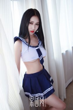 女机械人演员